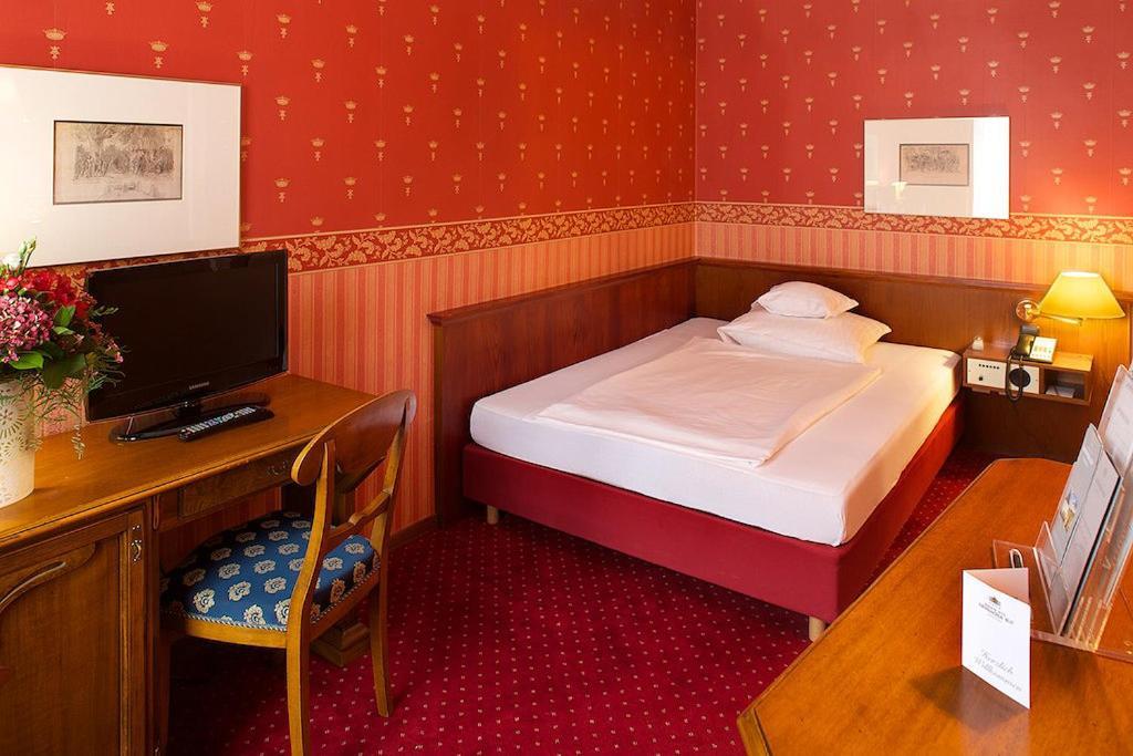 Hotel Saechsischer Hof Meiningen Buitenkant foto
