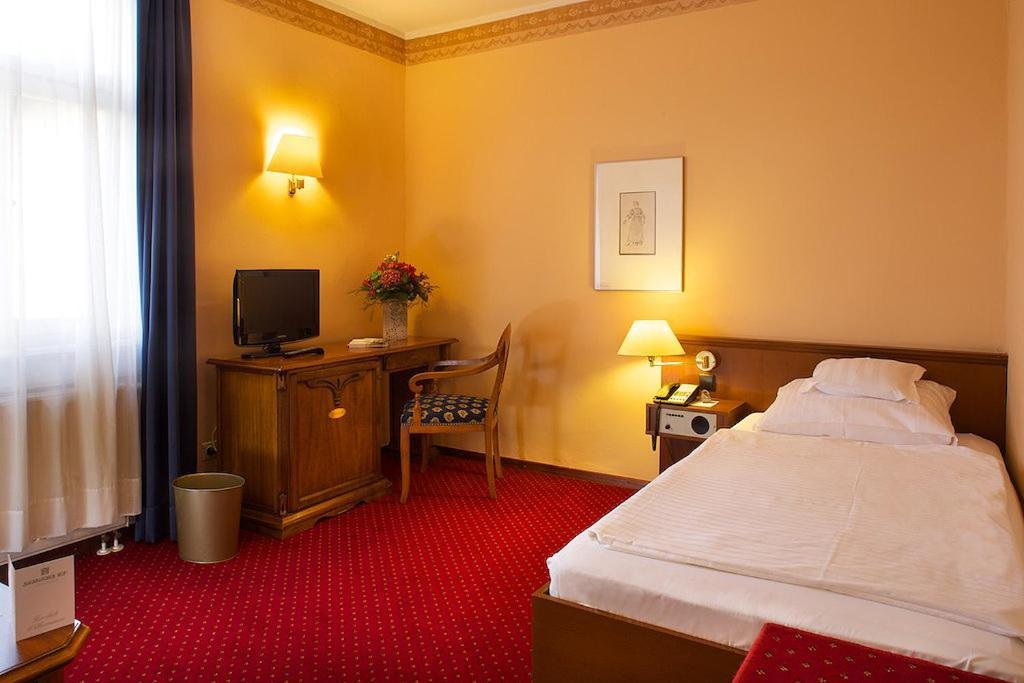 Hotel Saechsischer Hof Meiningen Buitenkant foto